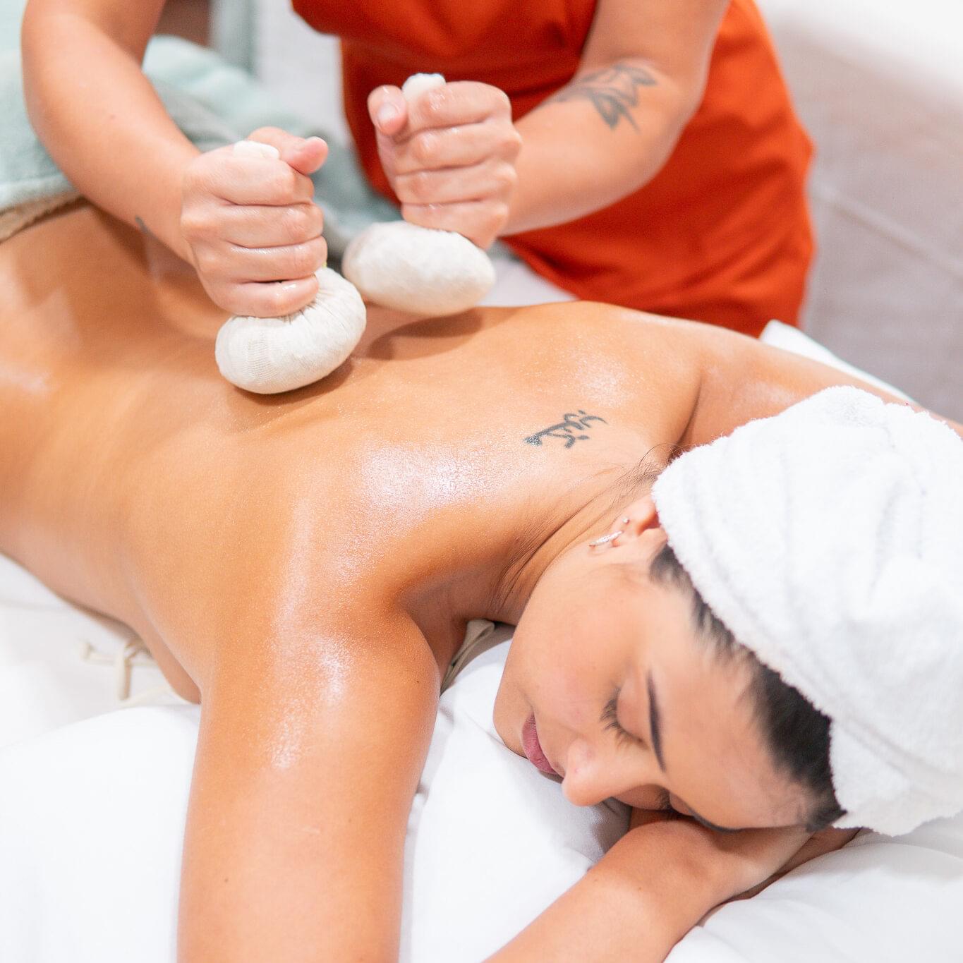 Massagem Relaxante com Pindas